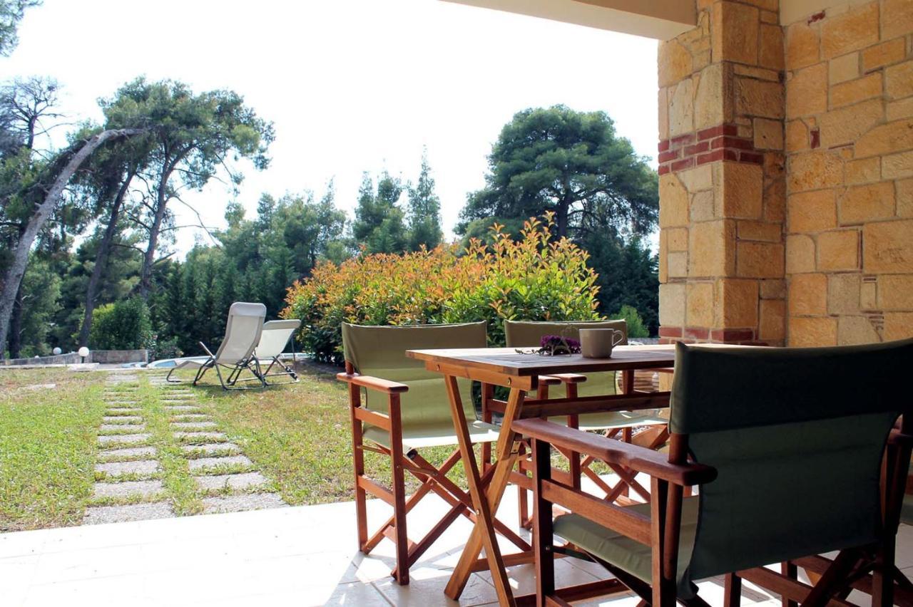 4 Bedroom Villa With Pool And Garden Néa Fókaia Kültér fotó