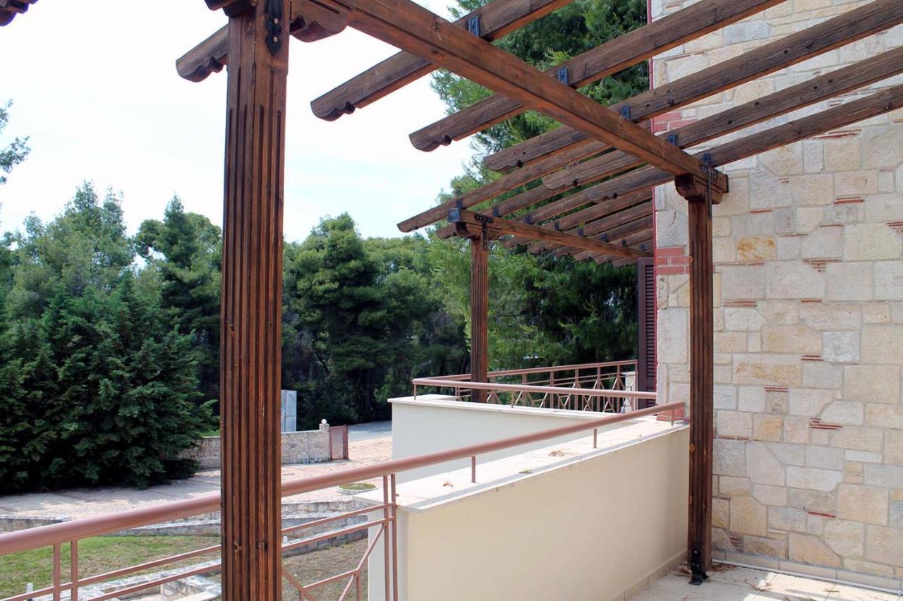 4 Bedroom Villa With Pool And Garden Néa Fókaia Kültér fotó