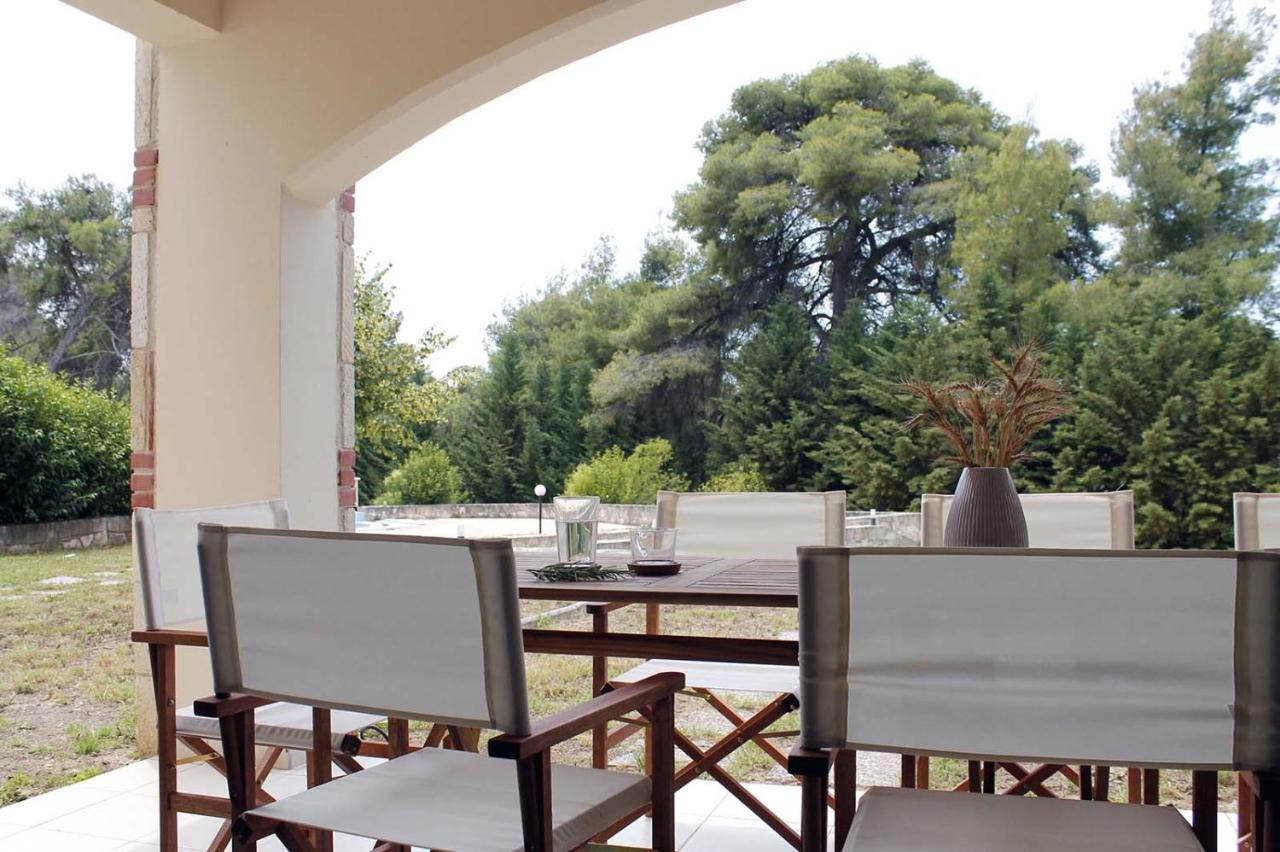 4 Bedroom Villa With Pool And Garden Néa Fókaia Kültér fotó