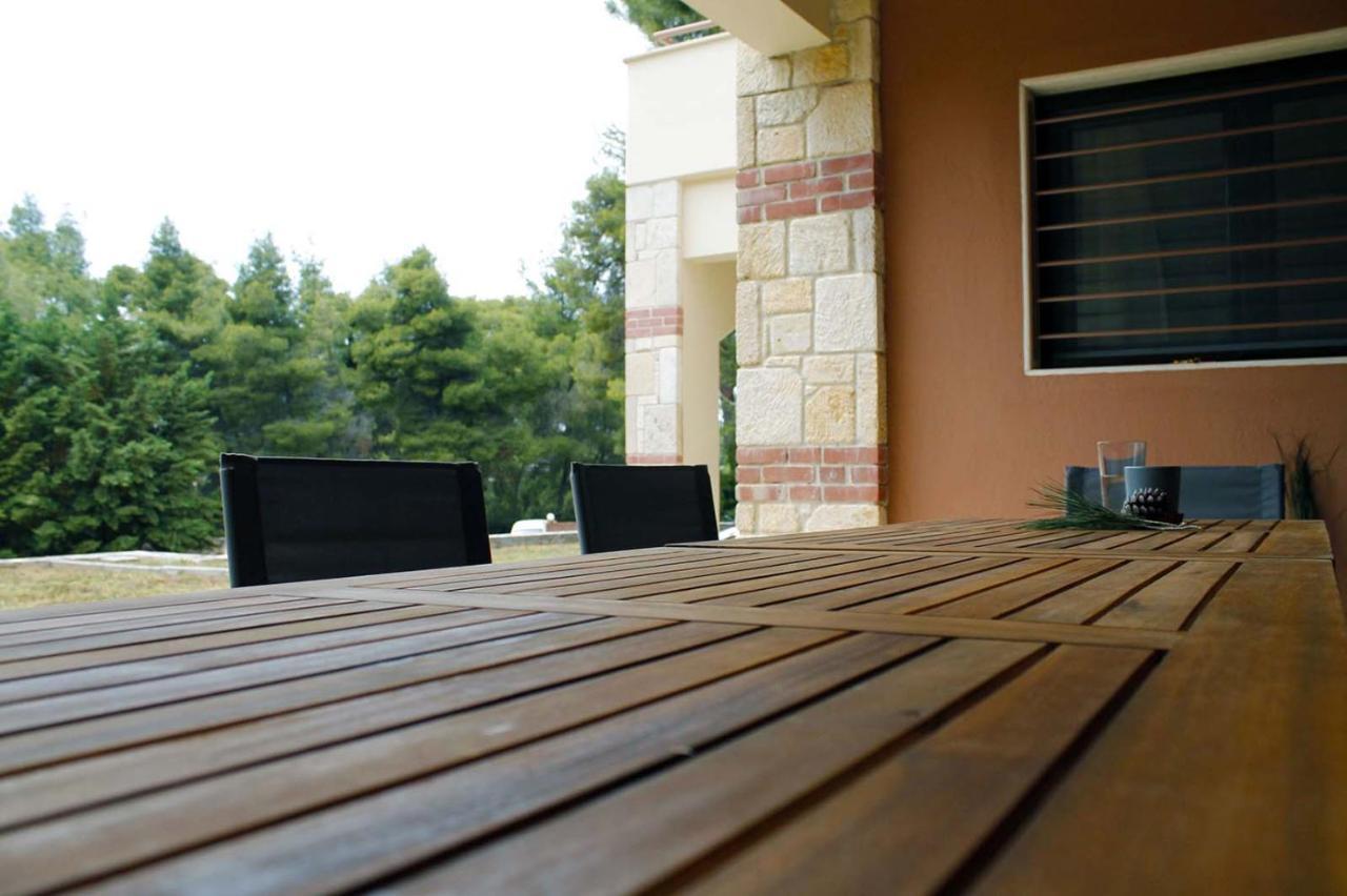 4 Bedroom Villa With Pool And Garden Néa Fókaia Kültér fotó